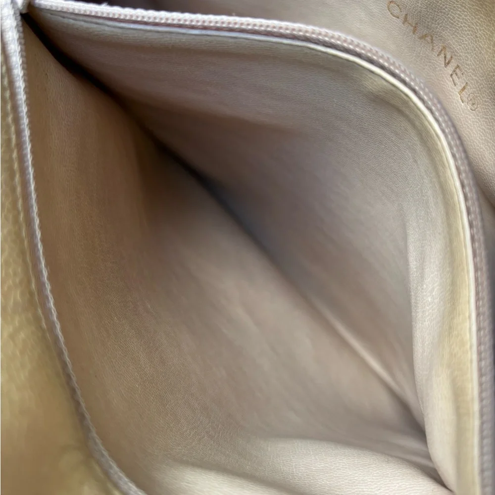 Authentic CHANEL beige Coco mark CC caviar leather tote CC charm